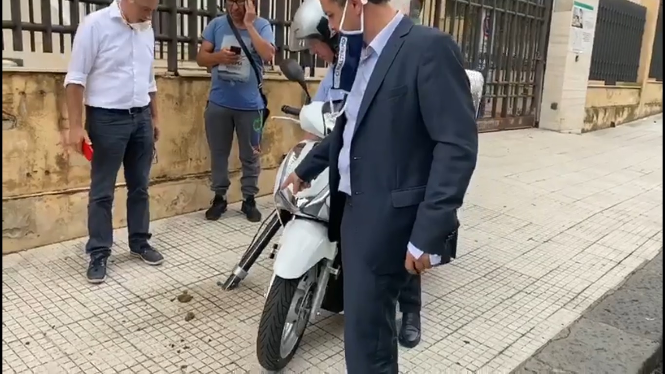 Scooter mangia escrementi messina