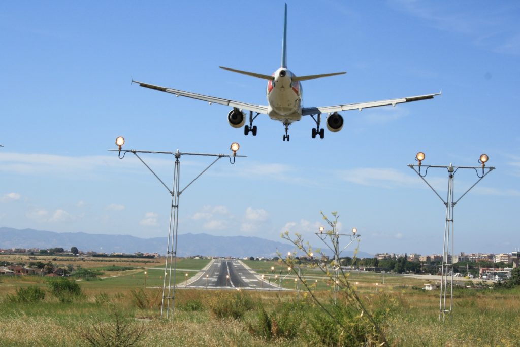 aeroporto dello stretto reggio calabria tito minniti
