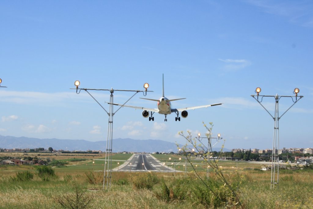 aeroporto dello stretto reggio calabria tito minniti