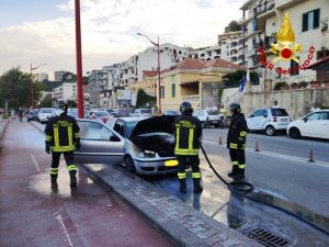 Incendio auto messina