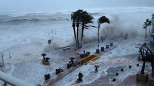 mare tempesta case litorale