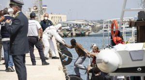 migranti sbarco