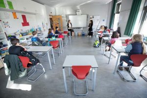Messina. Il segretario provinciale dell’UGL Messina sui contraddittori provvedimenti relativi alla ripresa delle attività scolastiche: “Potrà essere occupato solo l’80% di ogni bus, ma se il viaggio dura 15 minuti si può arrivare anche al 100%. Vorrei che mi spiegassero perché”