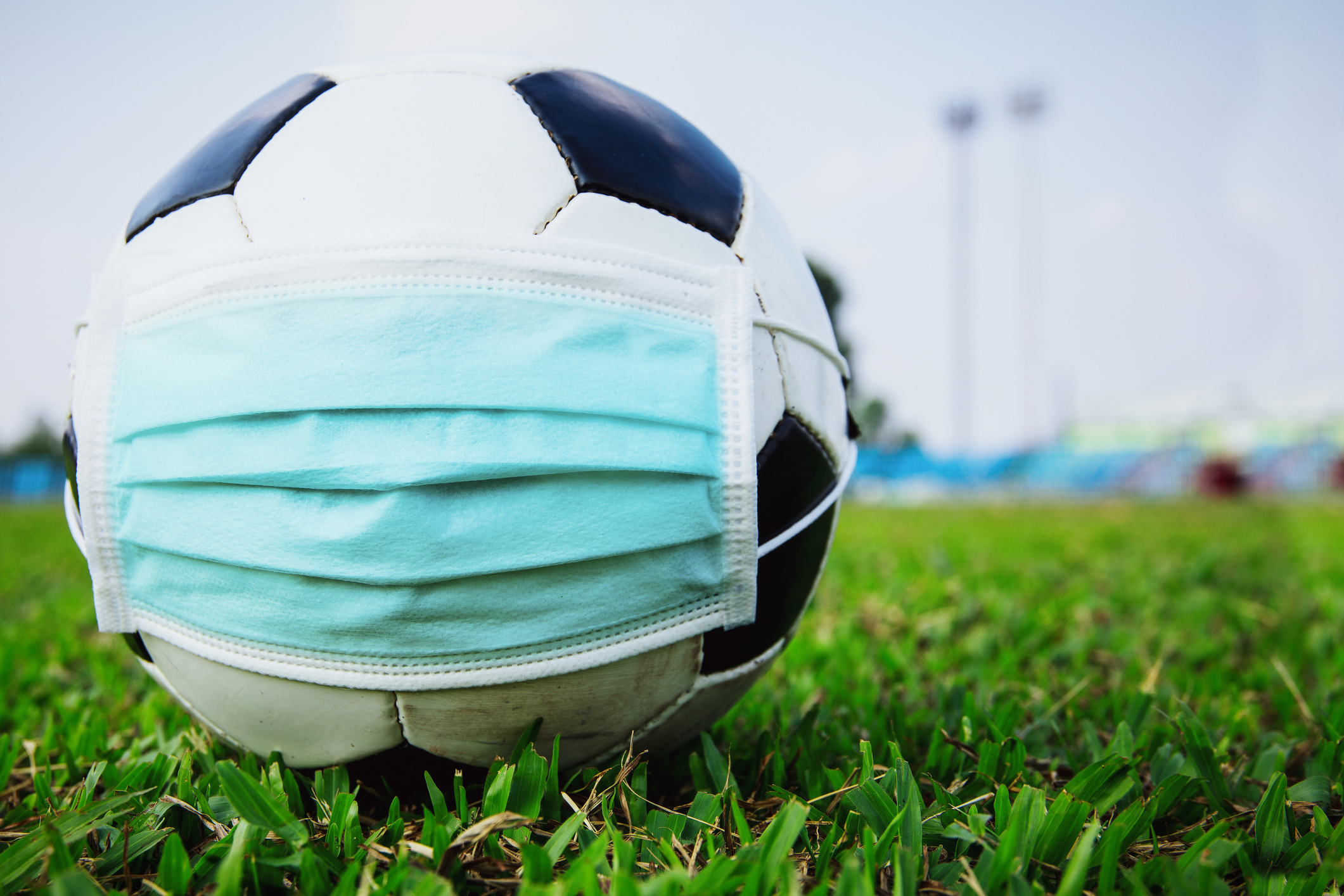 pallone con mascherina