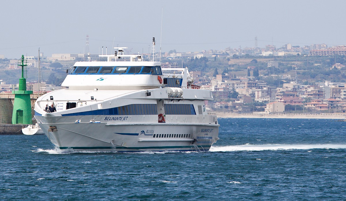 aliscafo stretto messina