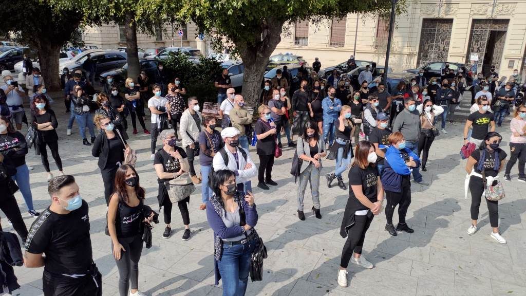 protesta piazza italia commercianti