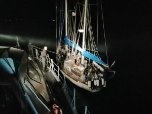 crotone barca a vela migranti
