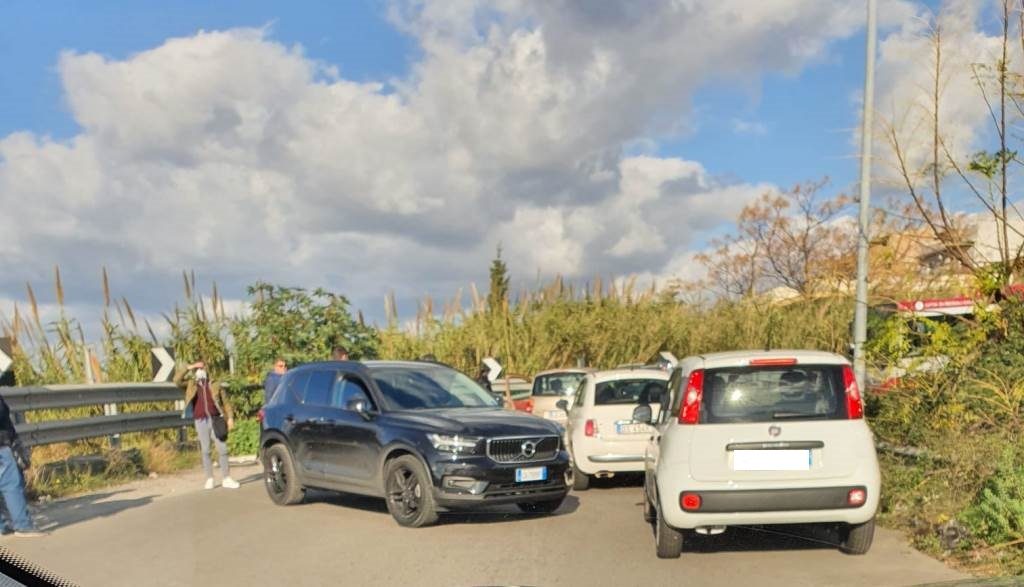 Reggio Calabria, incidente a Pentimele: traffico in tilt [FOTO]