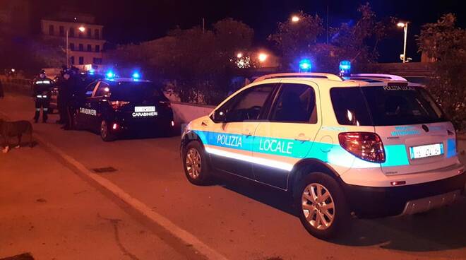 polizia municipale carabinieri notte