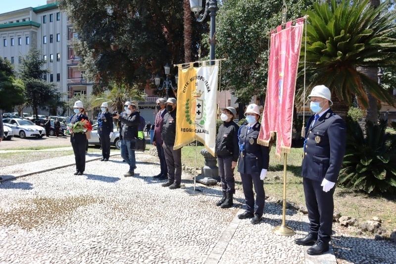 deposizione stele partigiano