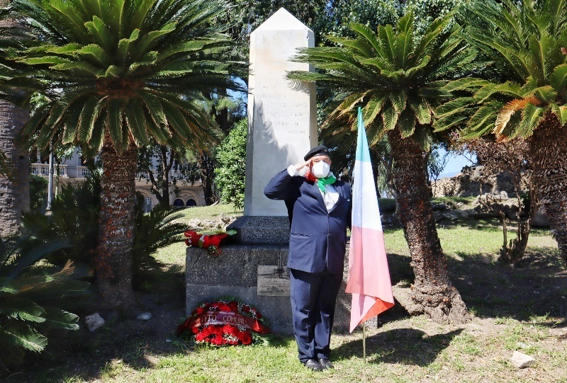 deposizione stele partigiano