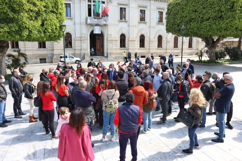 parrucchieri ed estisti protesta piazza italia reggio calabria