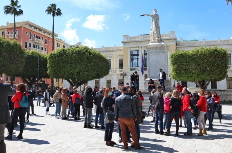 parrucchieri ed estisti protesta piazza italia reggio calabria 08