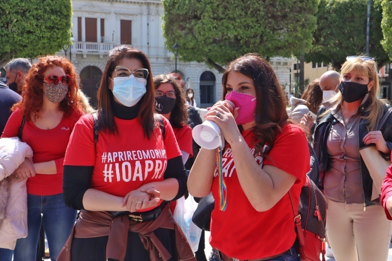 parrucchieri ed estisti protesta piazza italia reggio calabria 08