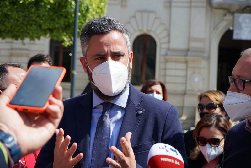 parrucchieri ed estisti protestano in piazza italia reggio calabria neri