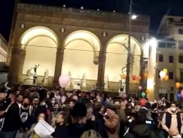 protesta coprifuoco firenze