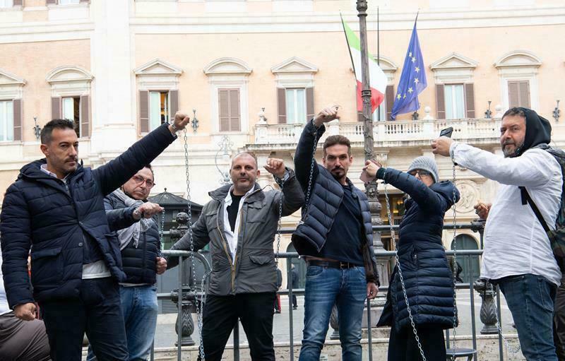 protesta lavoratori roma montecitorio 17