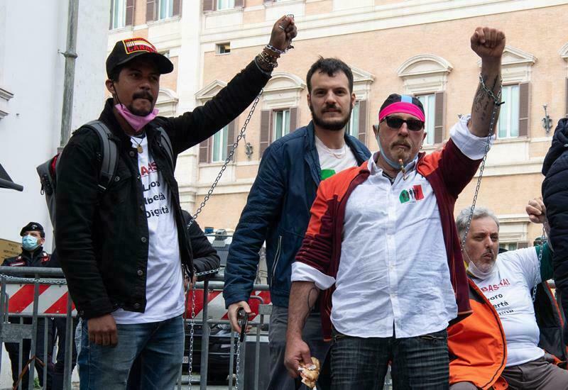 protesta lavoratori roma montecitorio 17