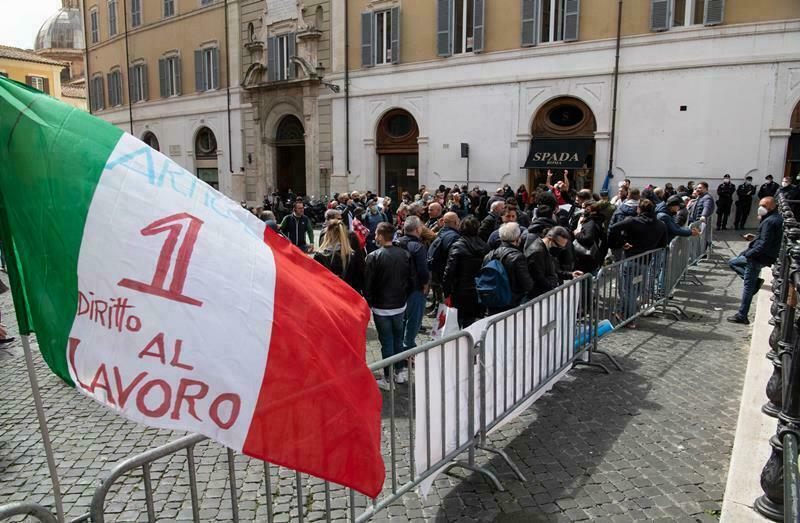 protesta lavoratori roma montecitorio 17