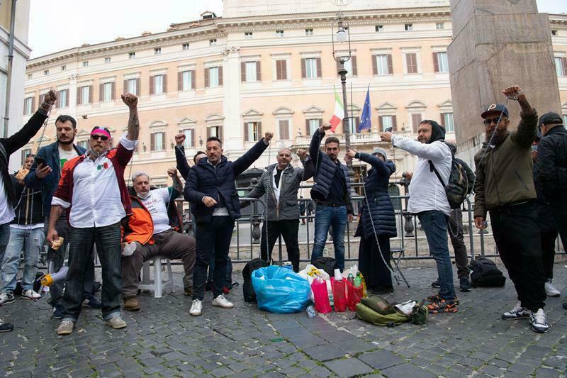 protesta lavoratori roma montecitorio 17
