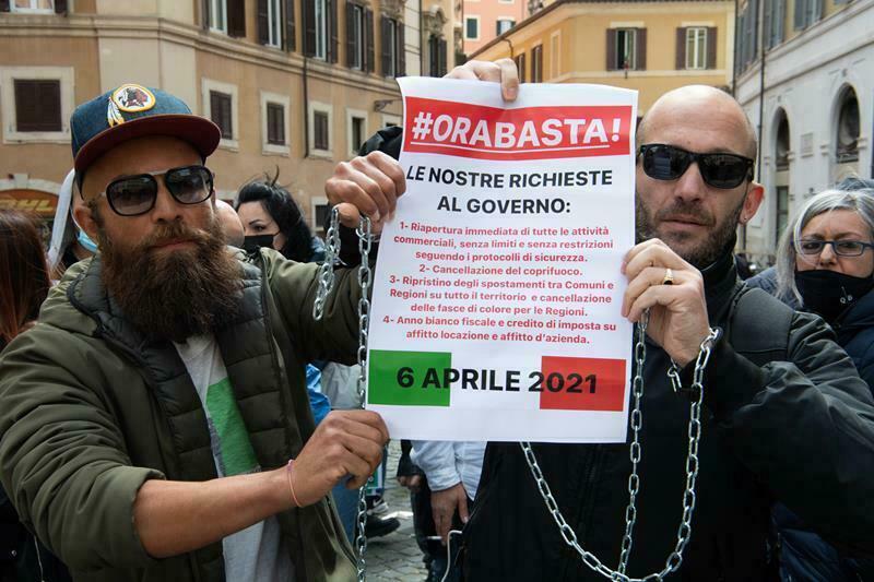 protesta lavoratori roma montecitorio 17