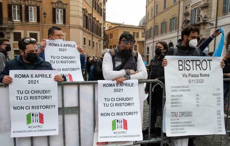 protesta lavoratori roma montecitorio 17