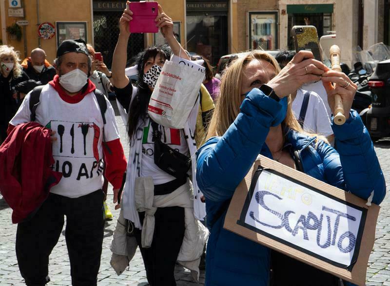 protesta lavoratori roma montecitorio 17