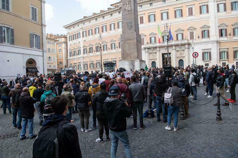 protesta lavoratori roma montecitorio 17