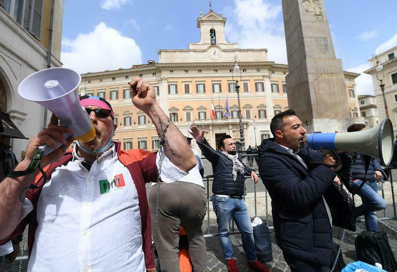 protesta lavoratori roma montecitorio 17