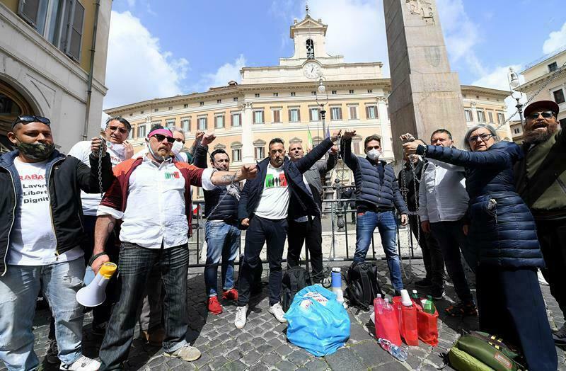 protesta lavoratori roma montecitorio 17