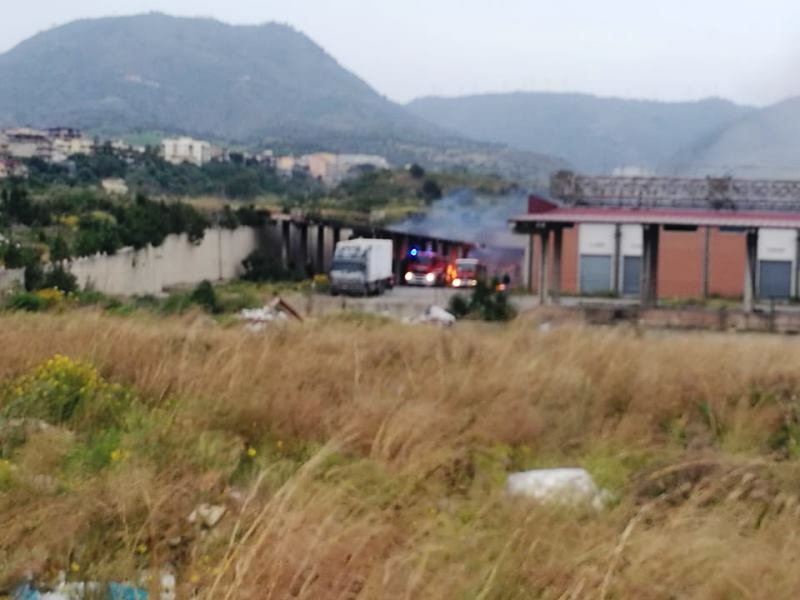 Fiamme mercato generale