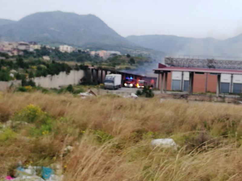 Fiamme mercato generale