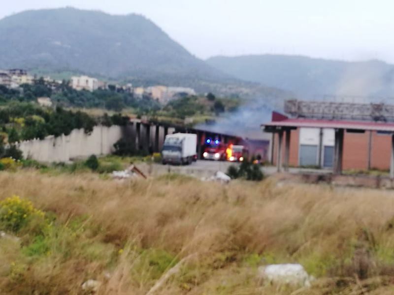 Fiamme mercato generale