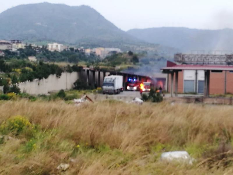 Fiamme mercato generale