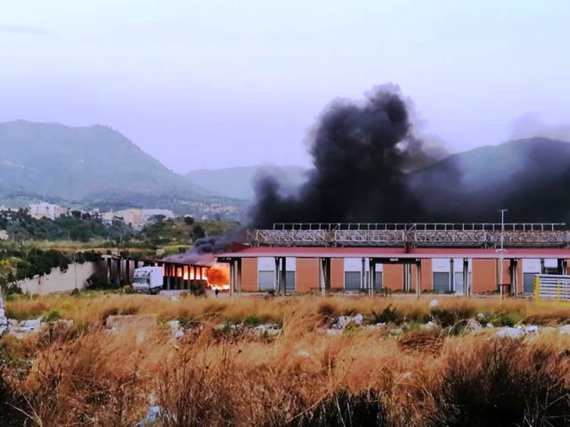 Fiamme mercato generale