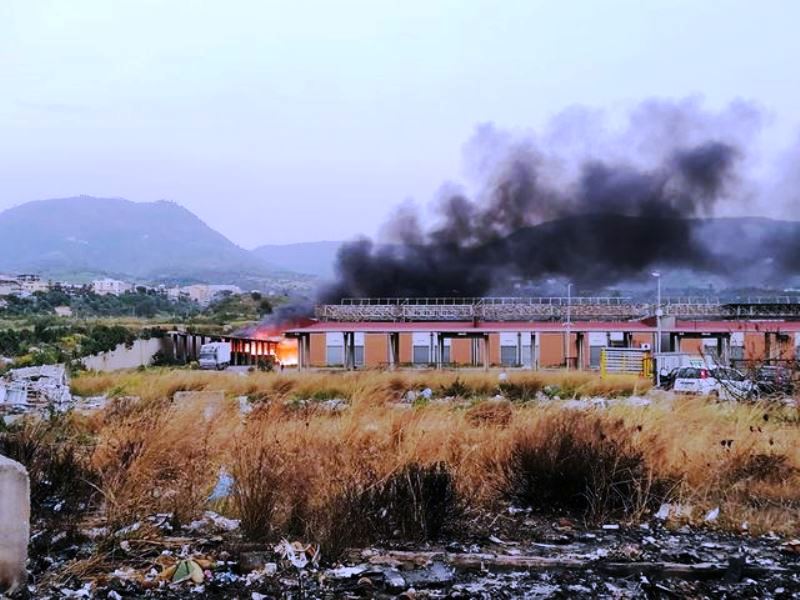 Fiamme mercato generale