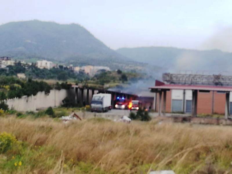 Fiamme mercato generale