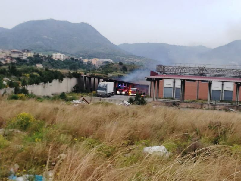 Fiamme mercato generale