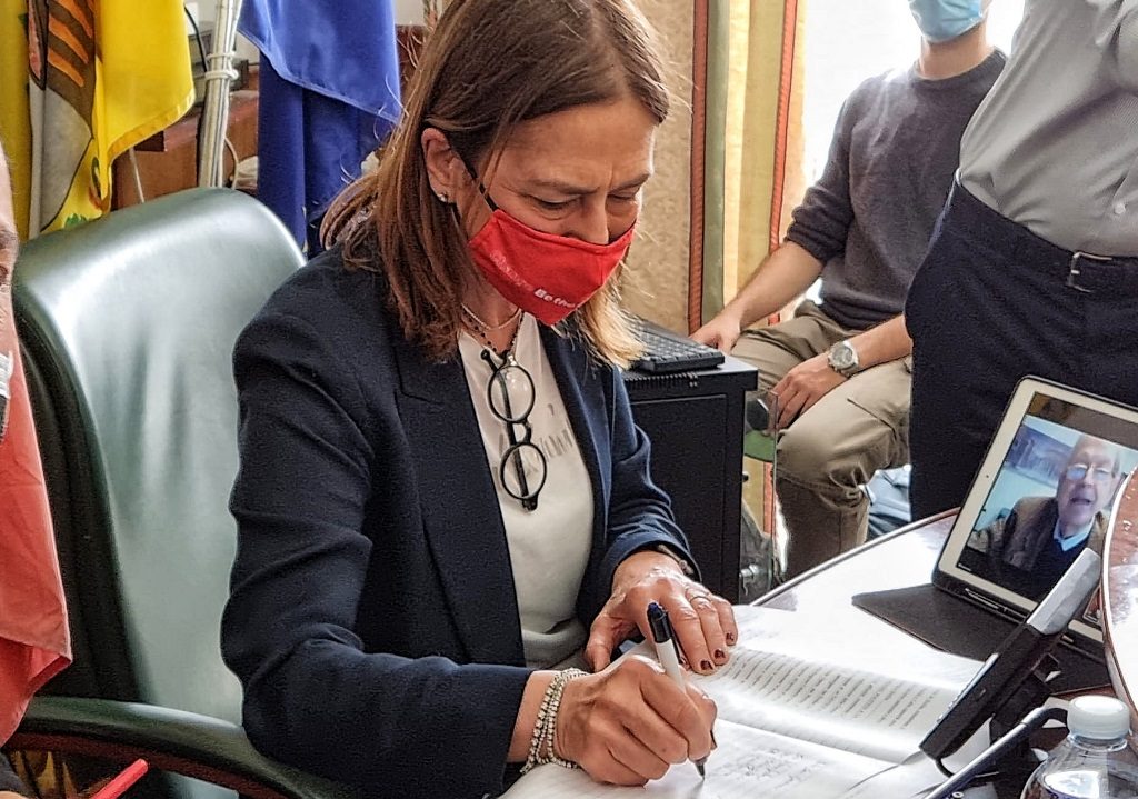 enza bruno bossio firma patto del ponte villa san giovanni