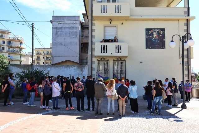 inaugurazione panchina per i diritti