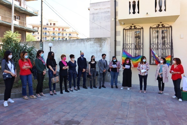 inaugurazione panchina per i diritti