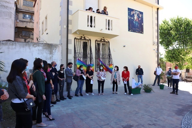 inaugurazione panchina per i diritti