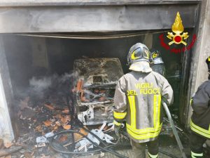 incendio auto messina