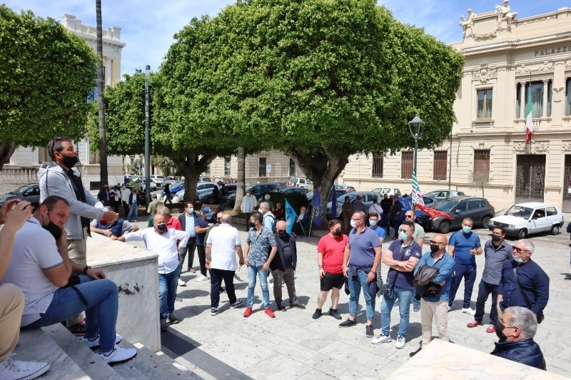 protesta lavoratori piazza italia