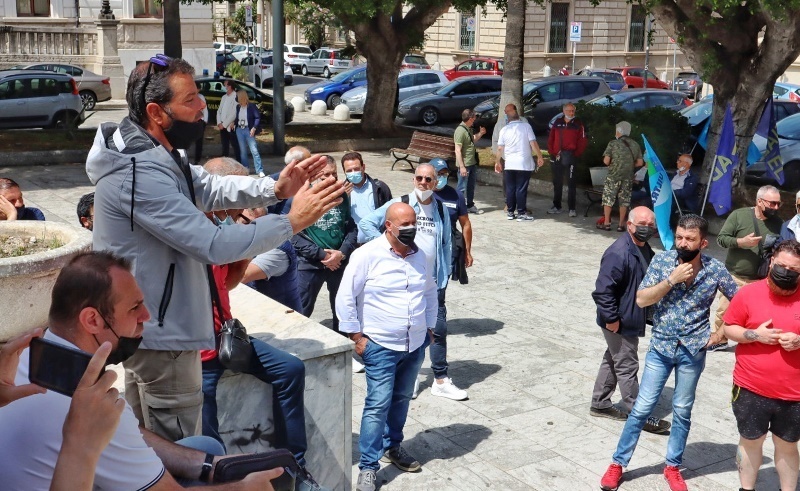 protesta lavoratori piazza italia