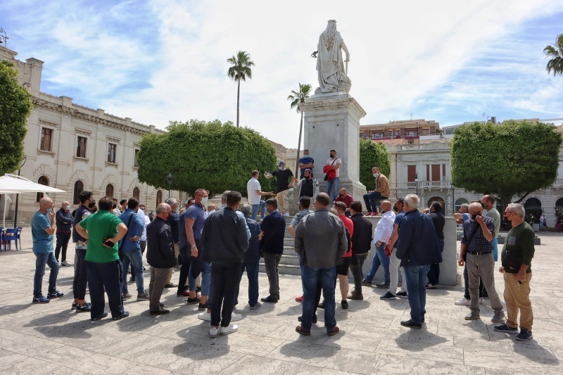 protesta lavoratori piazza italia