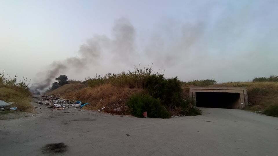 Incendio rifiuti Sorgente Reggio Calabria (2)