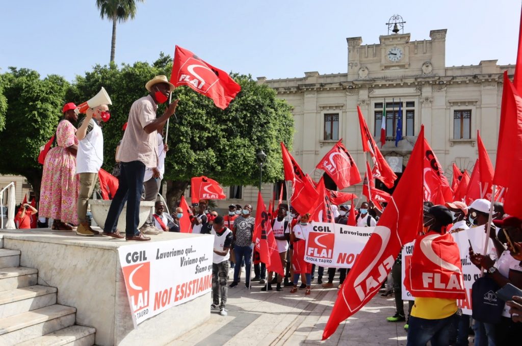 Manifestazione migranti piazza italia