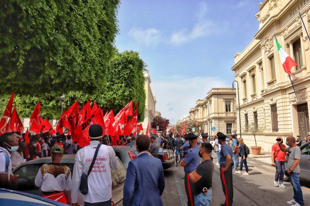 Manifestazione migranti piazza italia