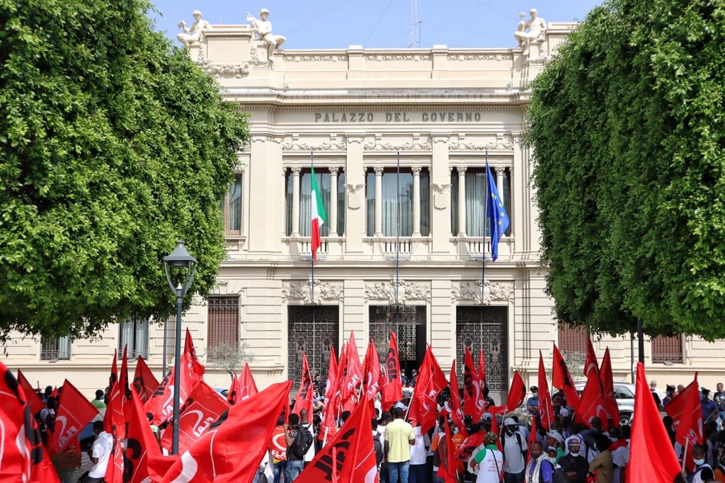 Manifestazione migranti piazza italia